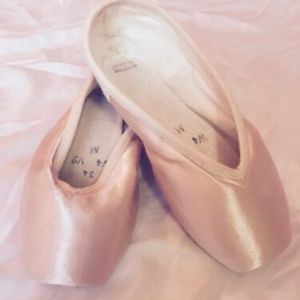 R-Class Brand New Ballet Pointe Shoes